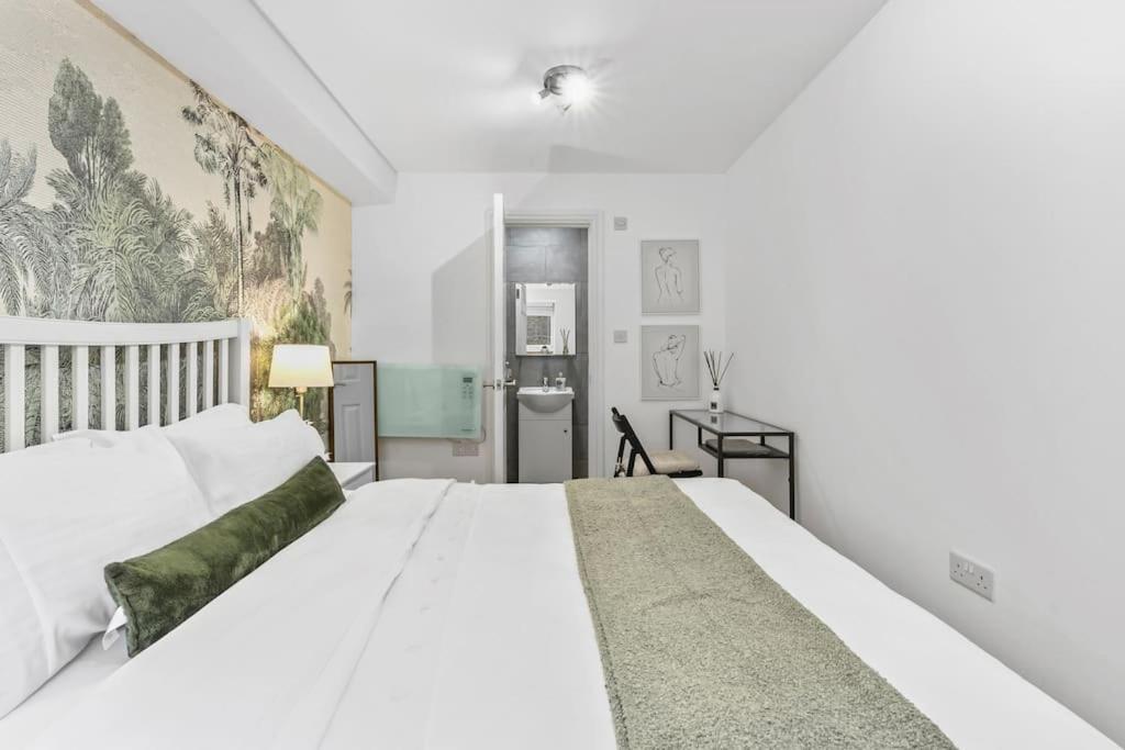 Holiday Home 2Br L 2Ba With Patio-Sleep 6 Лондон Екстериор снимка