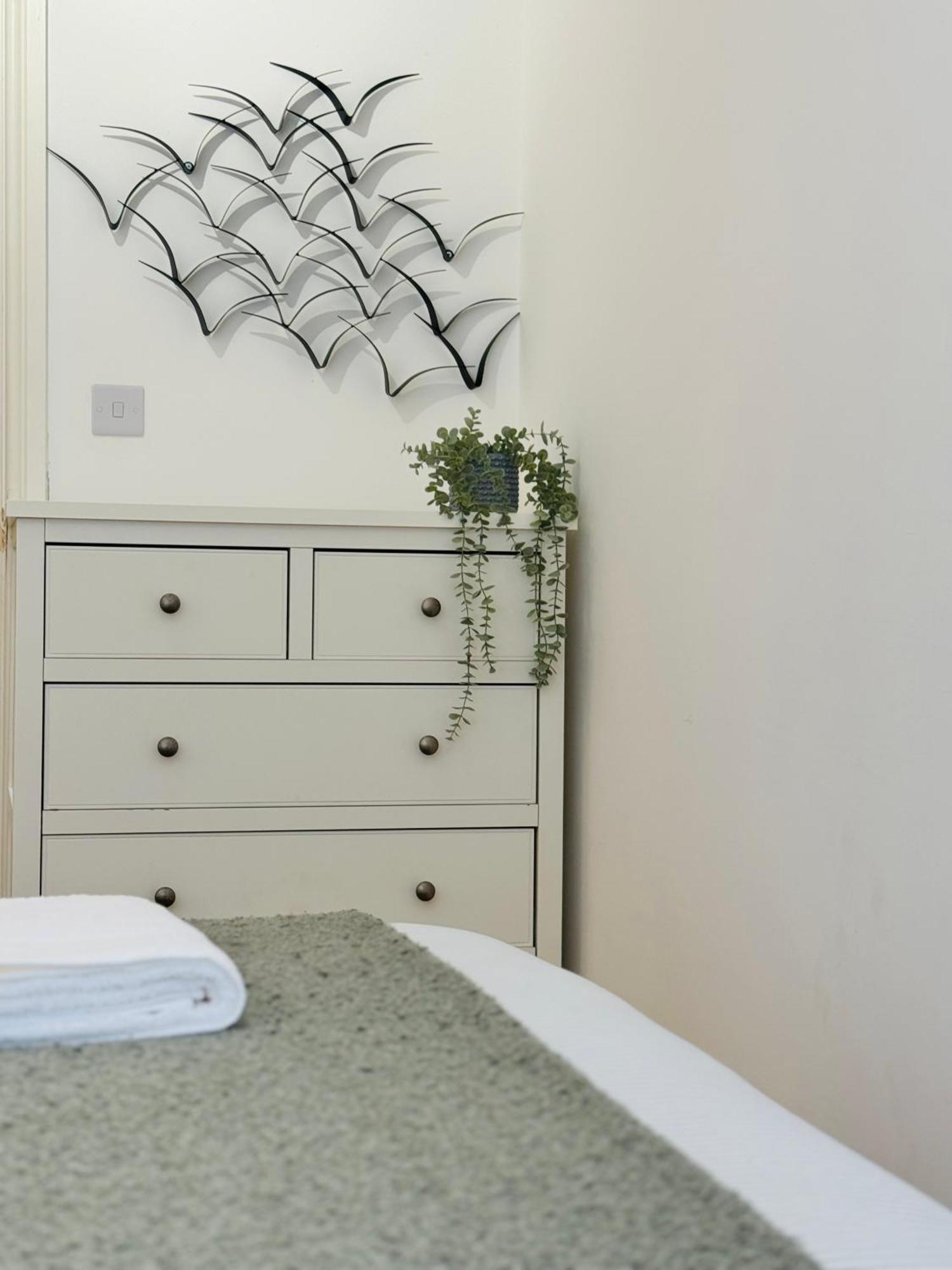 Holiday Home 2Br L 2Ba With Patio-Sleep 6 Лондон Екстериор снимка