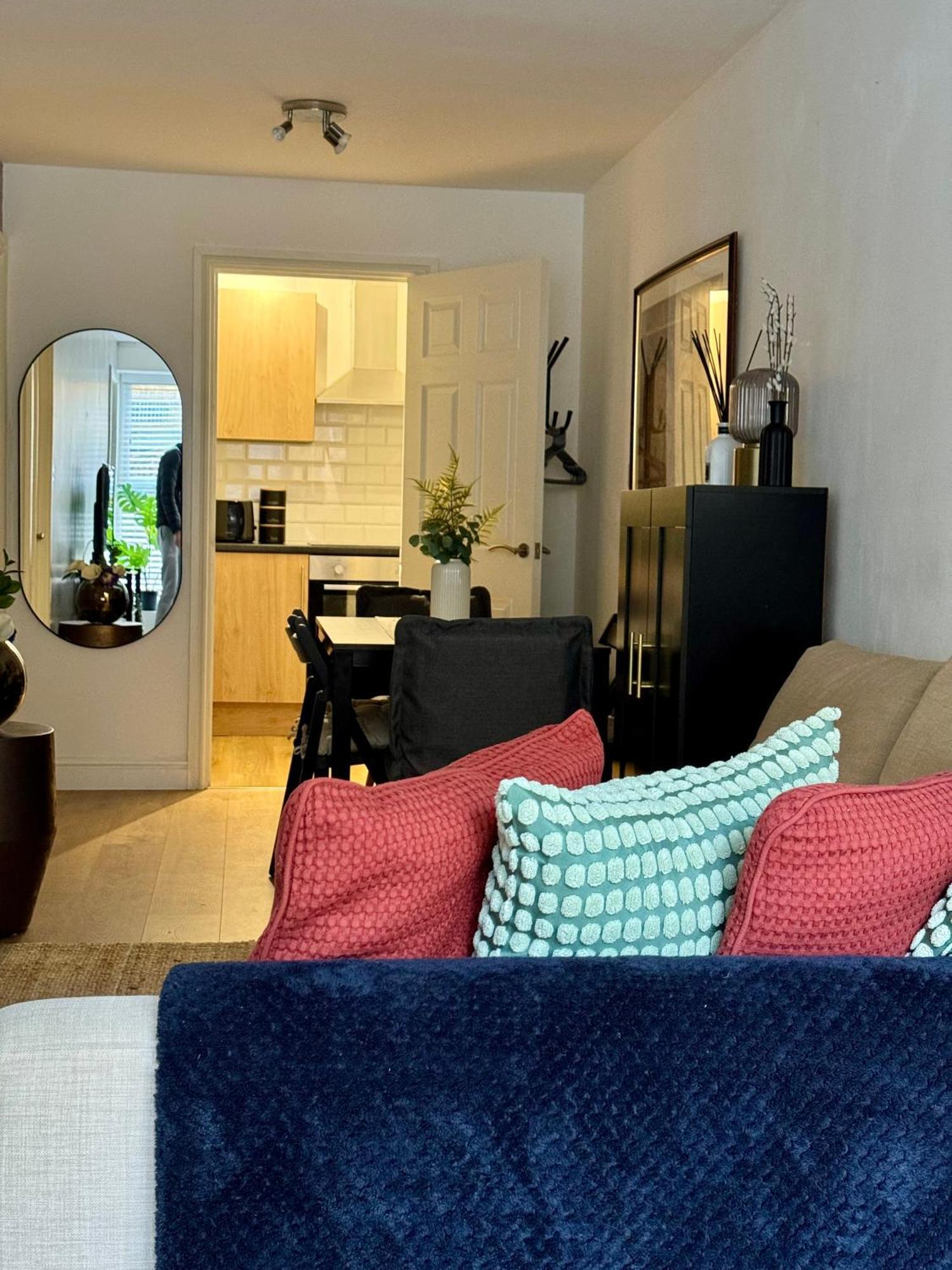 Holiday Home 2Br L 2Ba With Patio-Sleep 6 Лондон Екстериор снимка